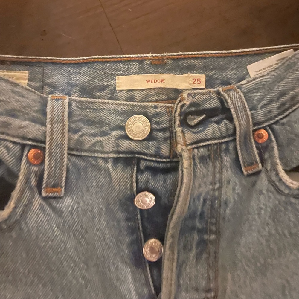 Size 25 Levi’s distressed boyfriend jeans